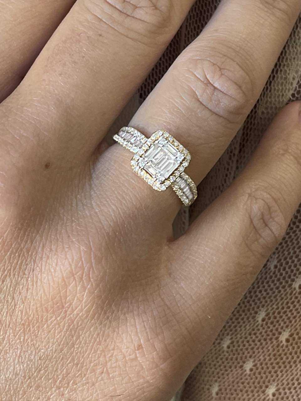 Anillo DEVIL centro de diamante en oro amarillo de 18 ktes.