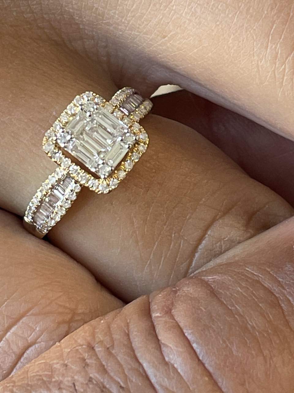 Anillo DEVIL centro de diamante en oro amarillo de 18 ktes.