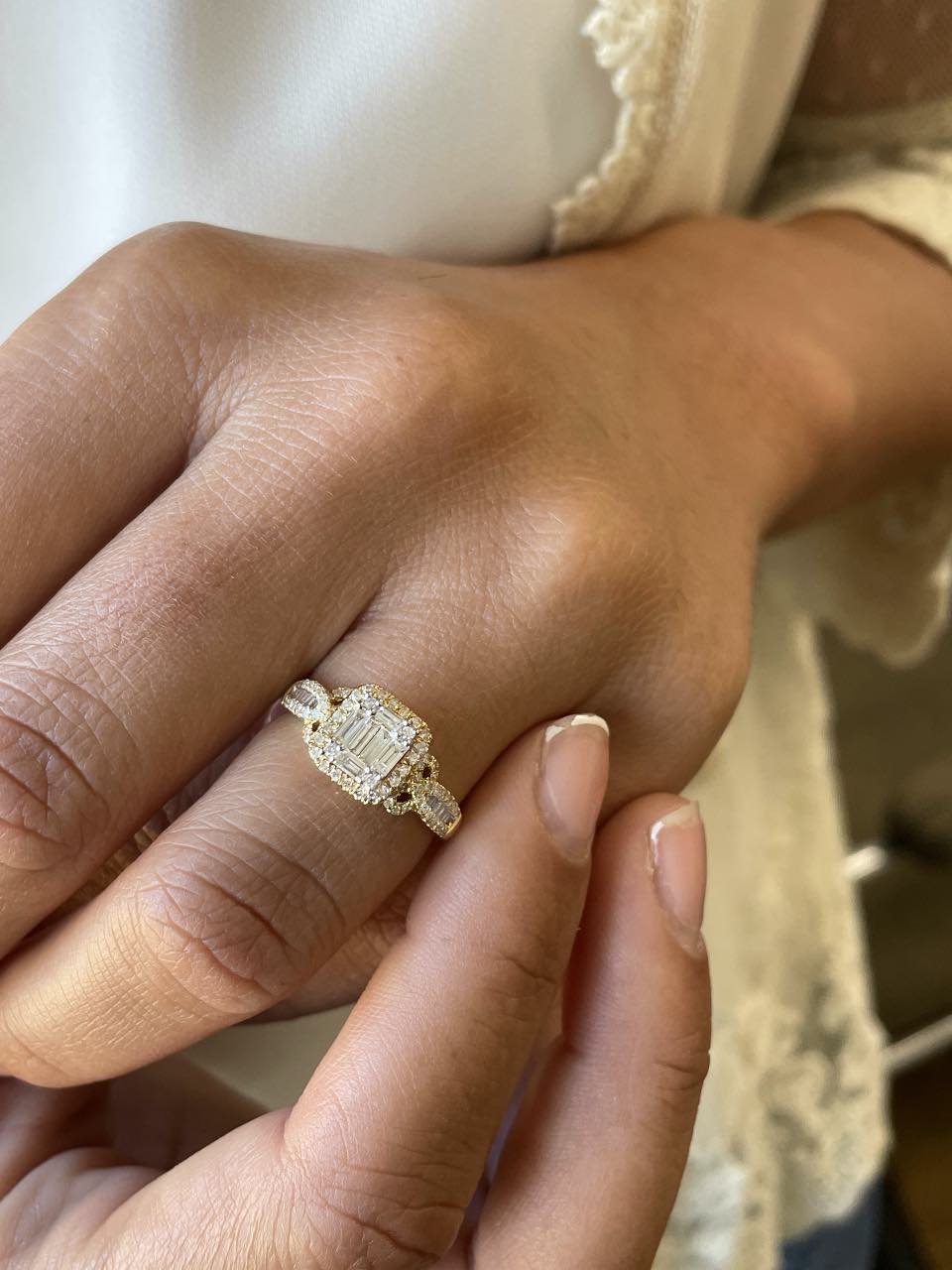 Cheeky ring with diamond center in 18k yellow gold.