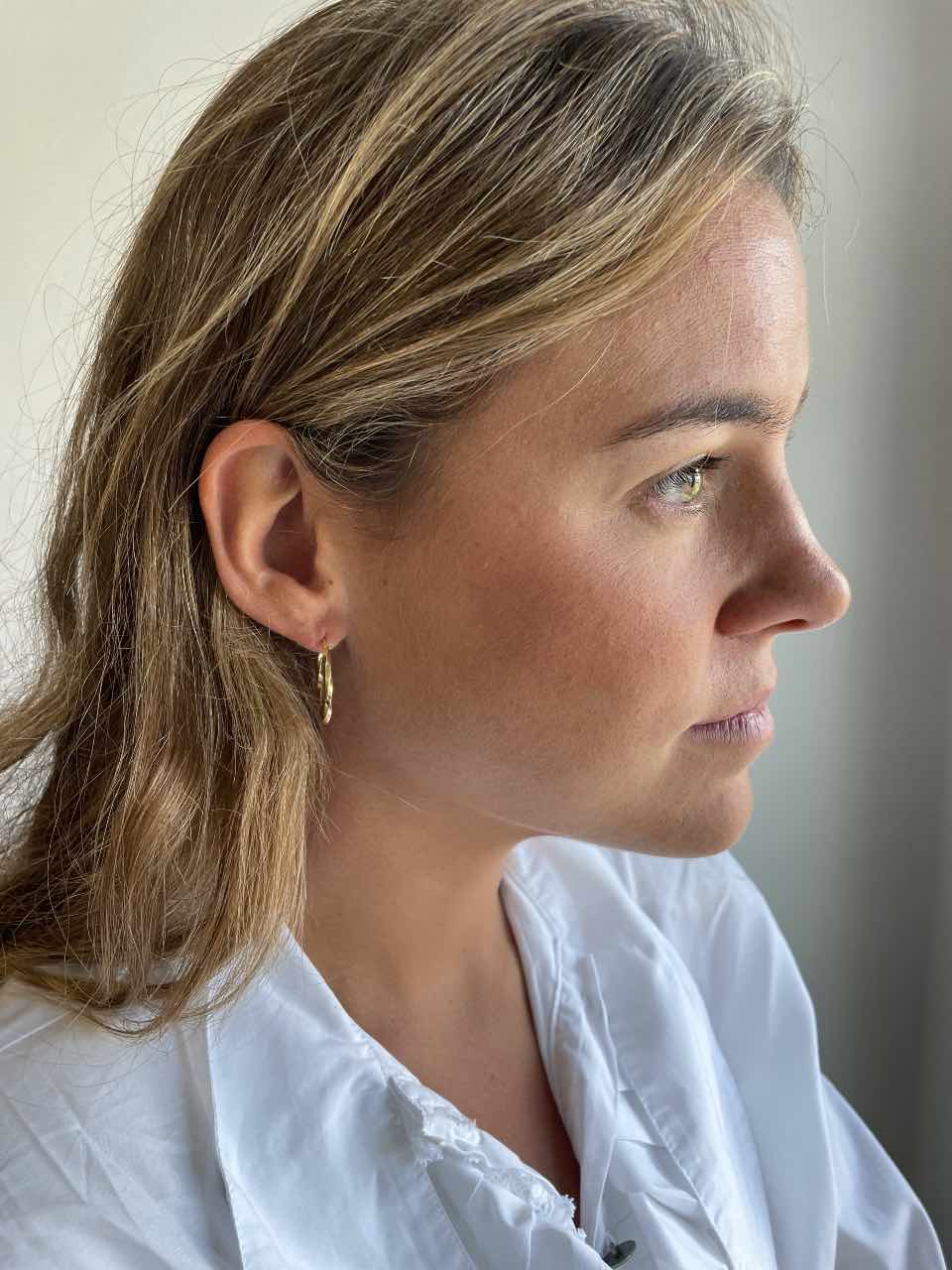 Campero pendant, 18k gold twisted and flat hoops