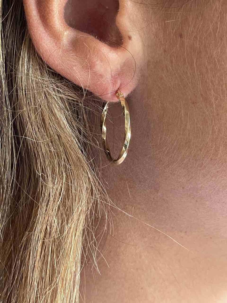 Campero pendant, 18k gold twisted and flat hoops