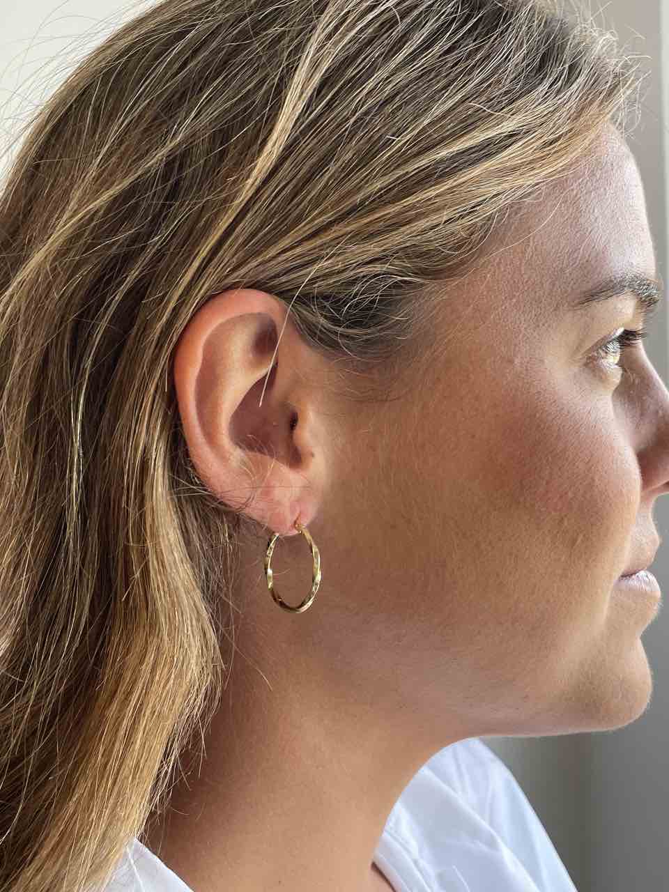 Campero pendant, 18k gold twisted and flat hoops