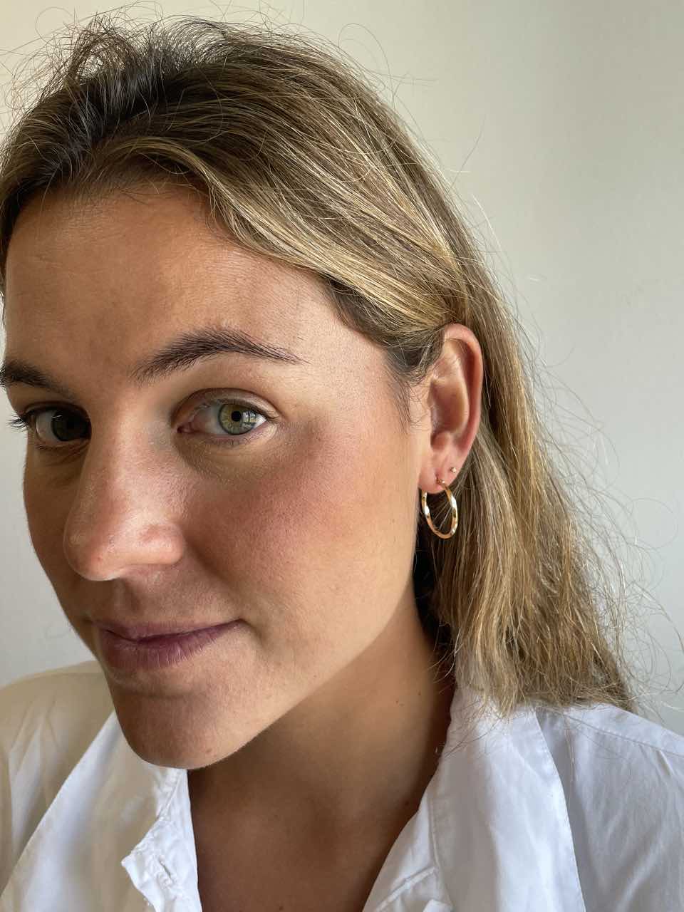 Campero pendant, 18k gold twisted and flat hoops