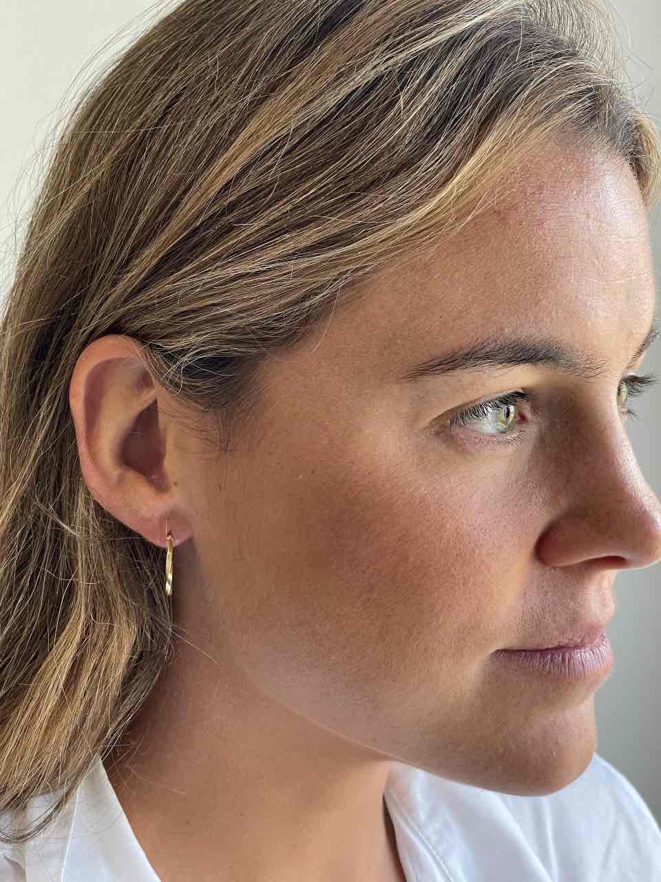 Campero pendant, 18k gold twisted and flat hoops