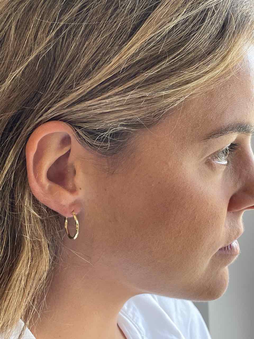 Campero pendant, 18k gold twisted and flat hoops