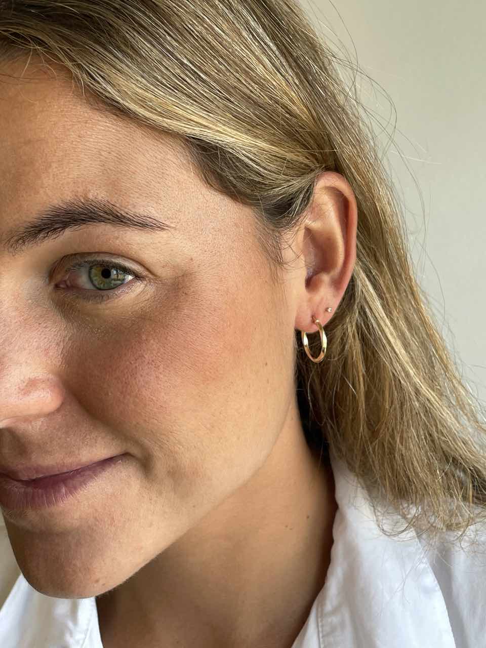 Campero pendant, 18k gold twisted and flat hoops