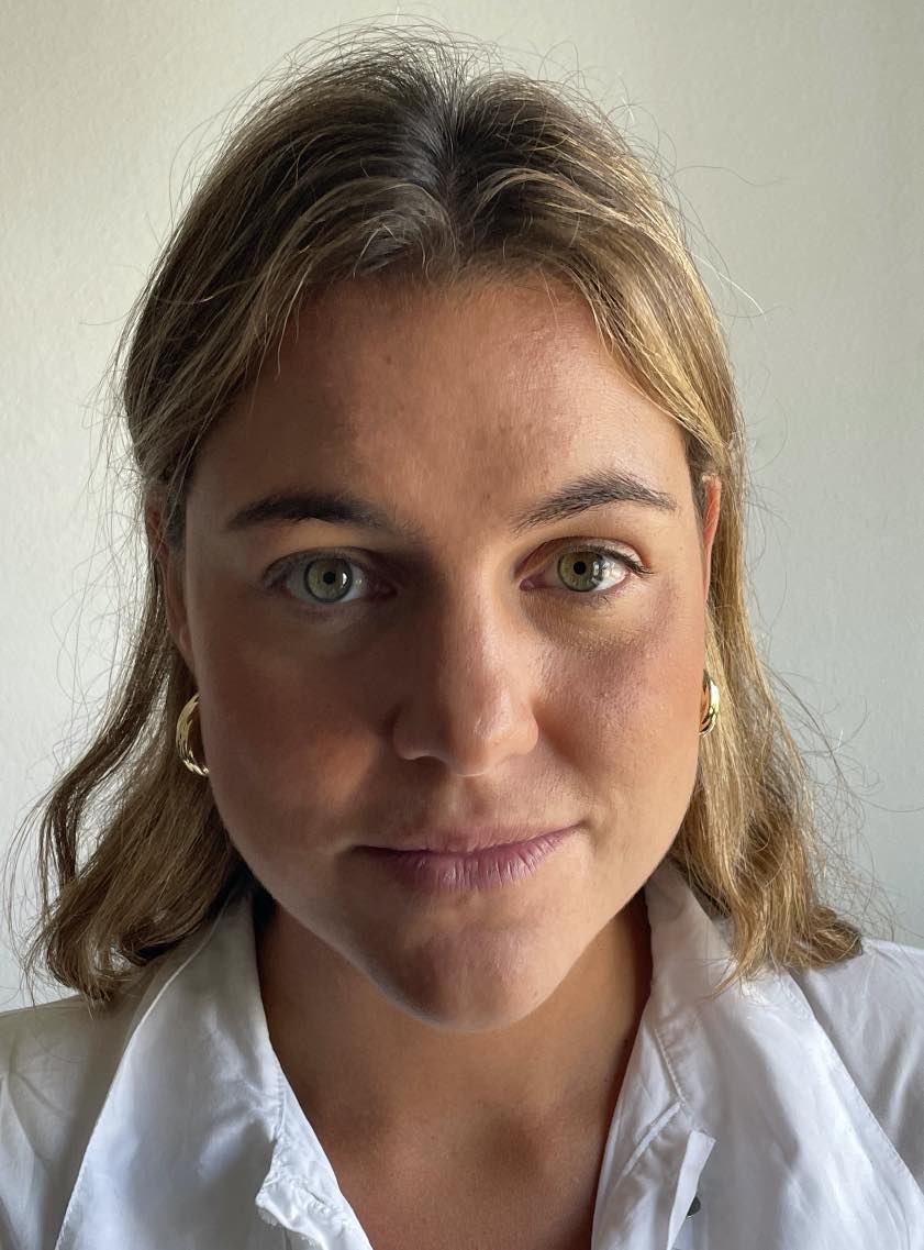 Pendiente VIVO argolla o aros con gallones en oro amarillo de 18 ktes