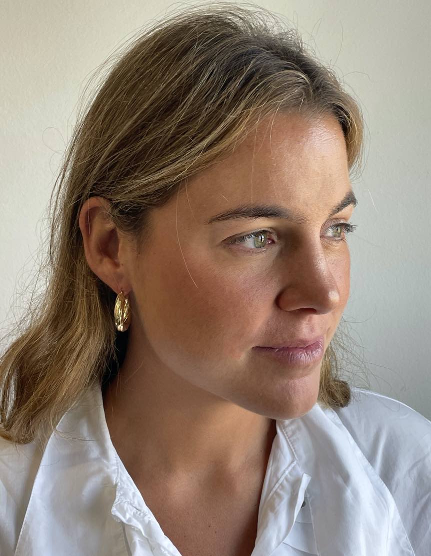 Pendiente VIVO argolla o aros con gallones en oro amarillo de 18 ktes