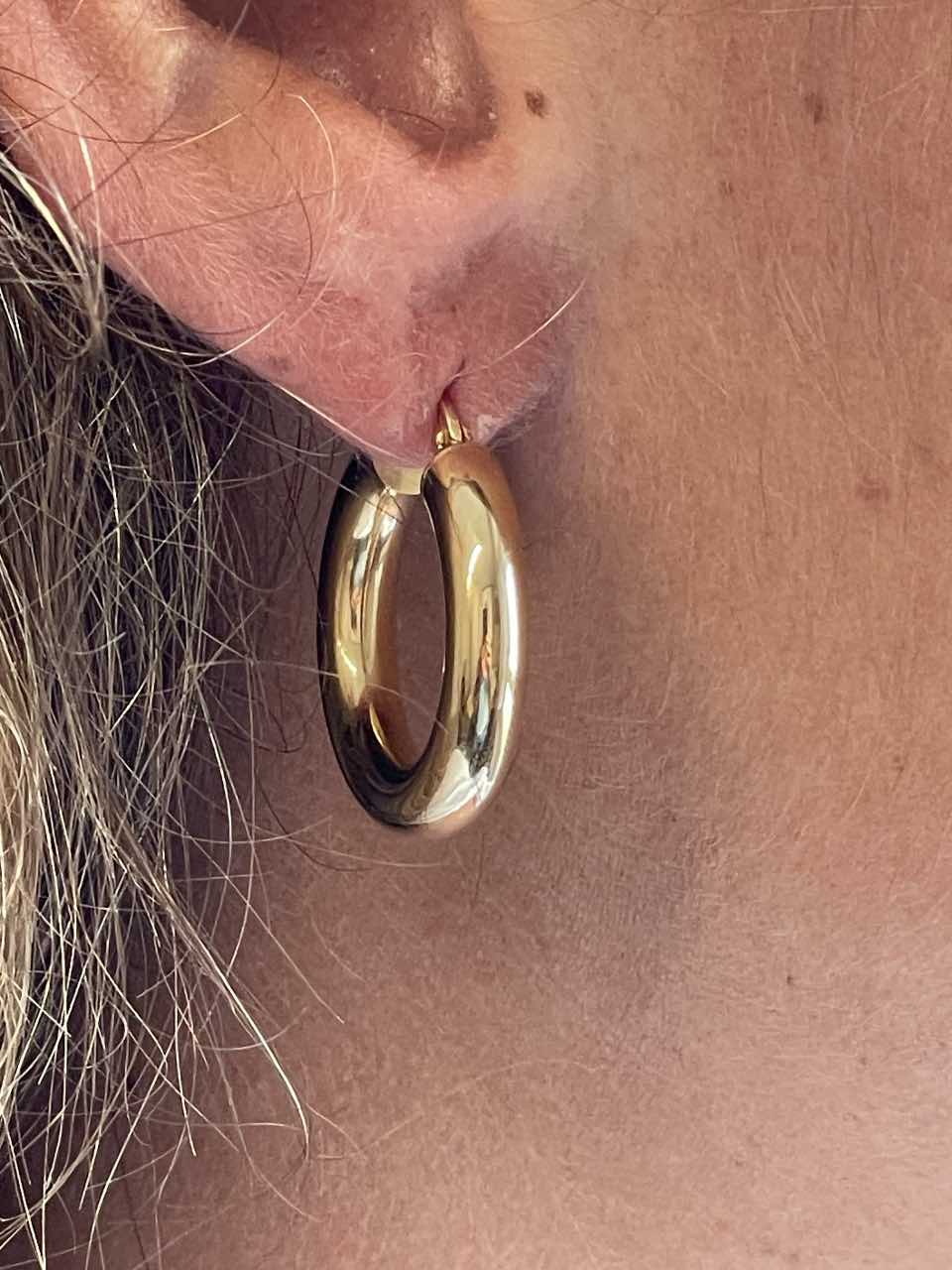 Pendiente BULERIA aros o argolla en oro amarillo liso de 18 ktes.