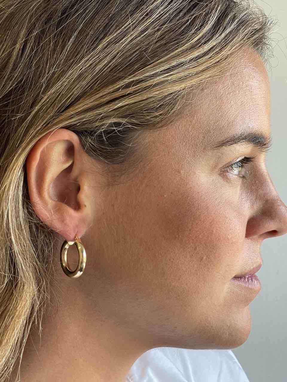 Pendiente BULERIA aros o argolla en oro amarillo liso de 18 ktes.