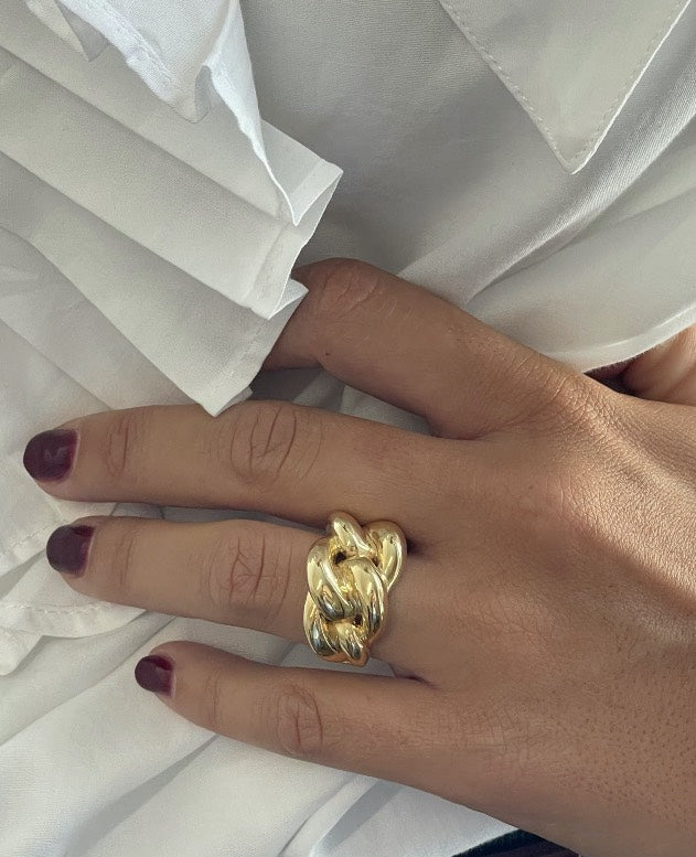 Anillo CAPOTE en oro amarillo de 18 kilates tipo barbado