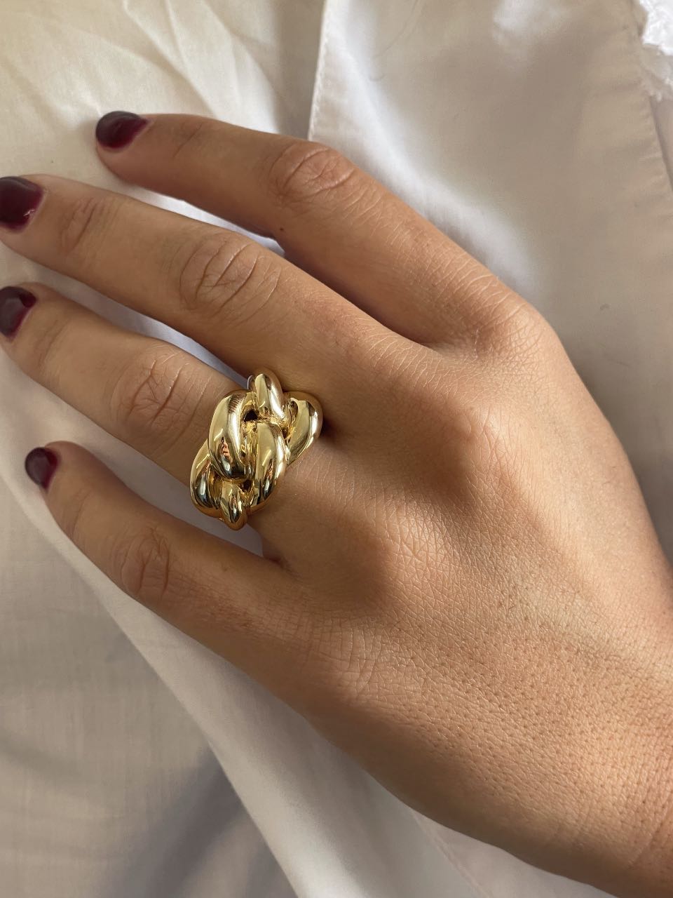 Anillo CAPOTE en oro amarillo de 18 kilates tipo barbado