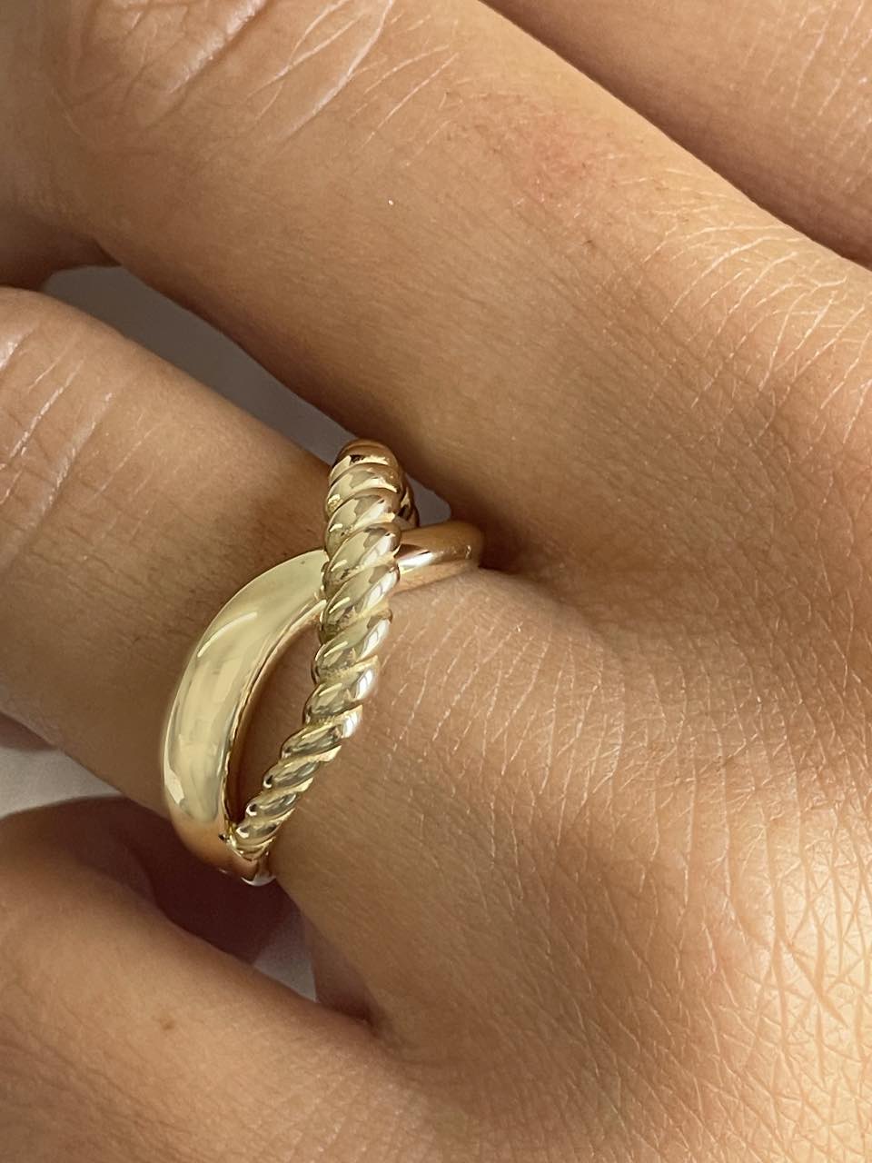 Anillo JABATO cruzado de alianza en oro amarillo 18 ktes