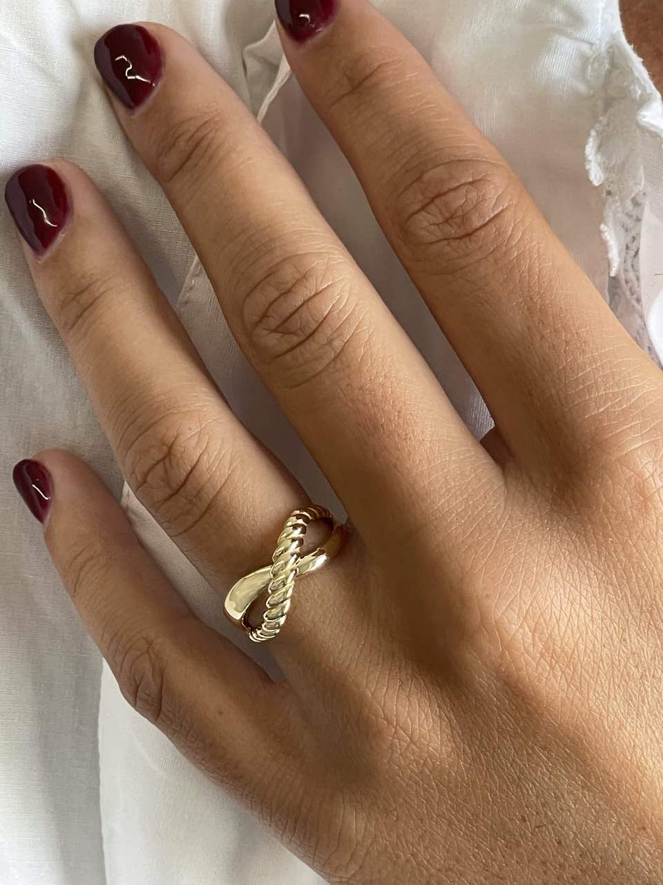 Anillo JABATO cruzado de alianza en oro amarillo 18 ktes