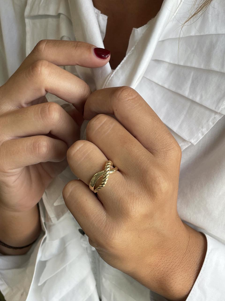 JABATO crossed wedding band ring in 18k yellow gold