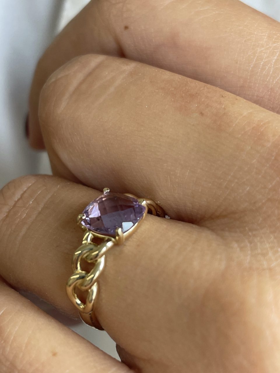 Heather ring with amethyst or blue topaz in 18-karat yellow gold