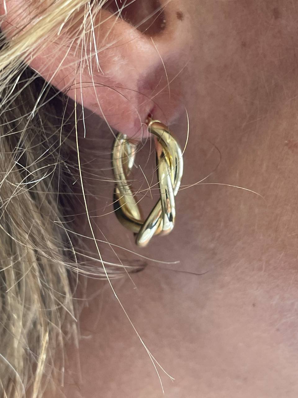 Pendiente PRIMOR argollas o aros retorcidos en oro amarillo de 18 ktes