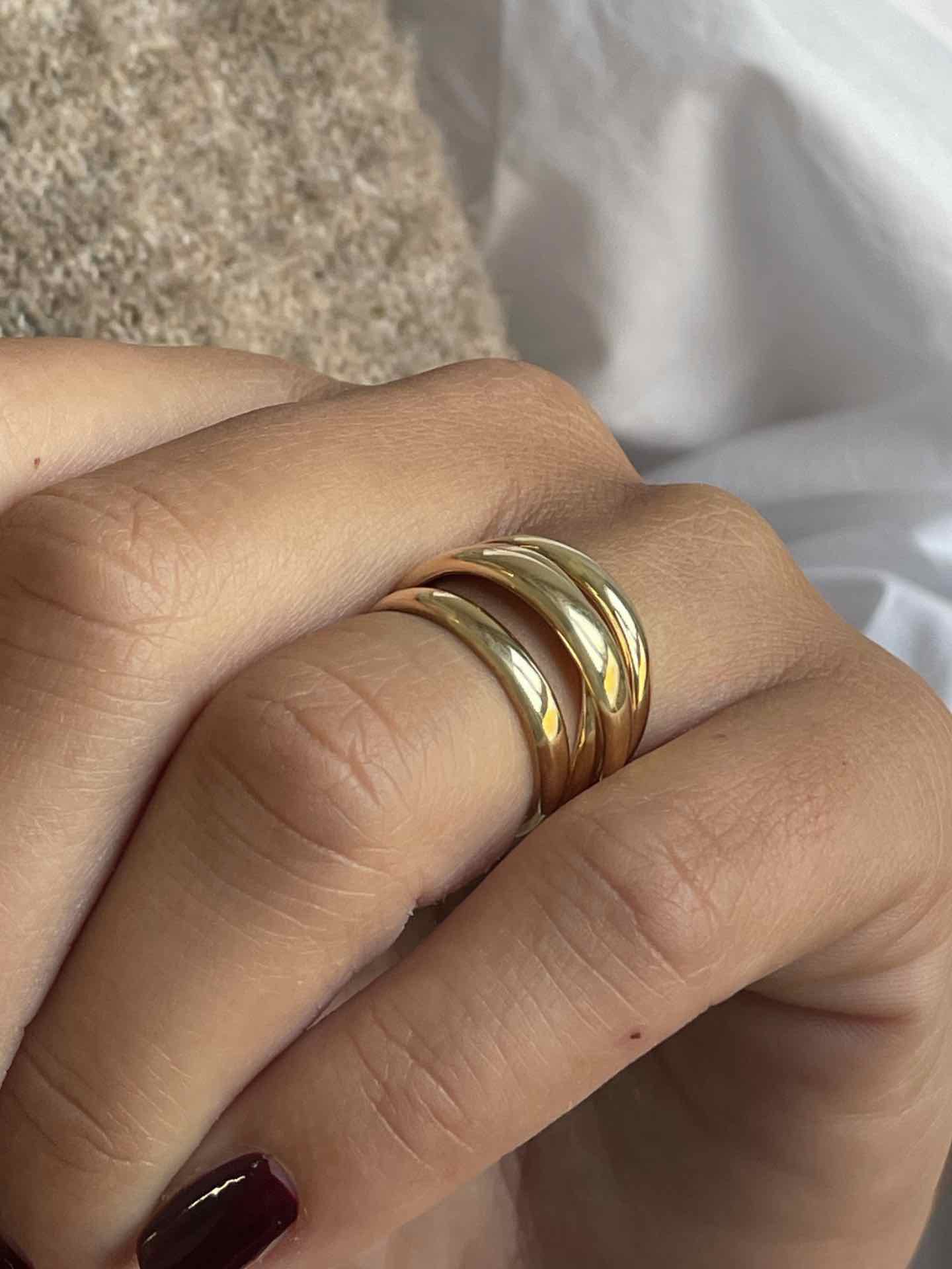 Anillo NARCISO alianzas cruzadas en oro amarillo 18 kilates