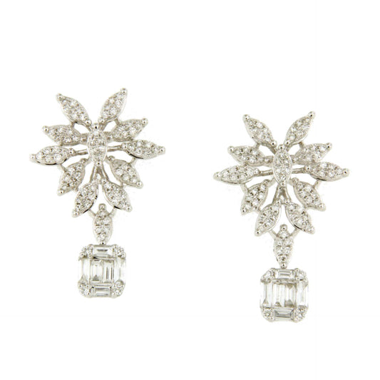 Idyllic earring in 18k white gold with diamonds and baguettes
