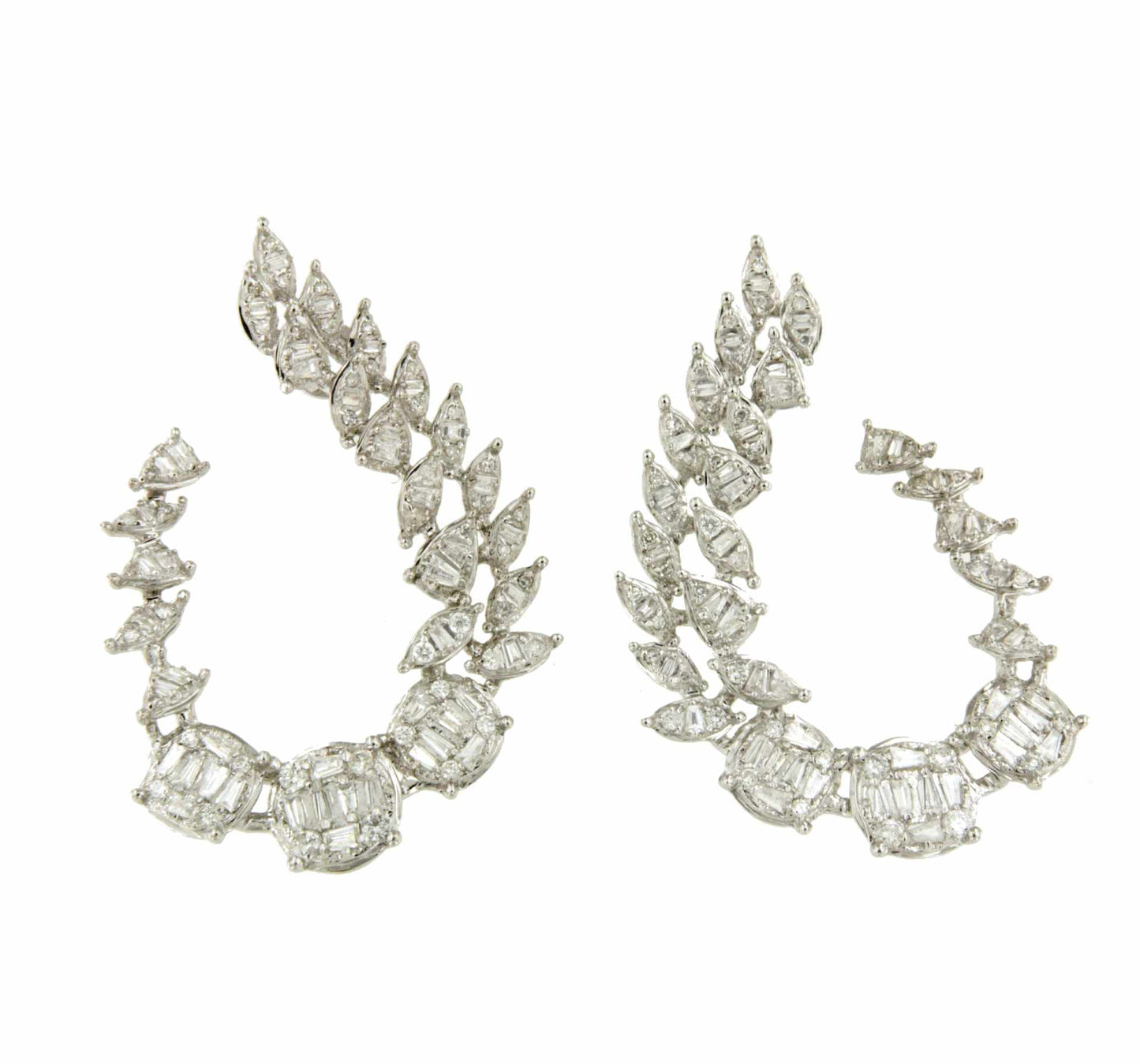 Pendiente AMOROSO en oro blanco 18 ktes brillantes y baguettes