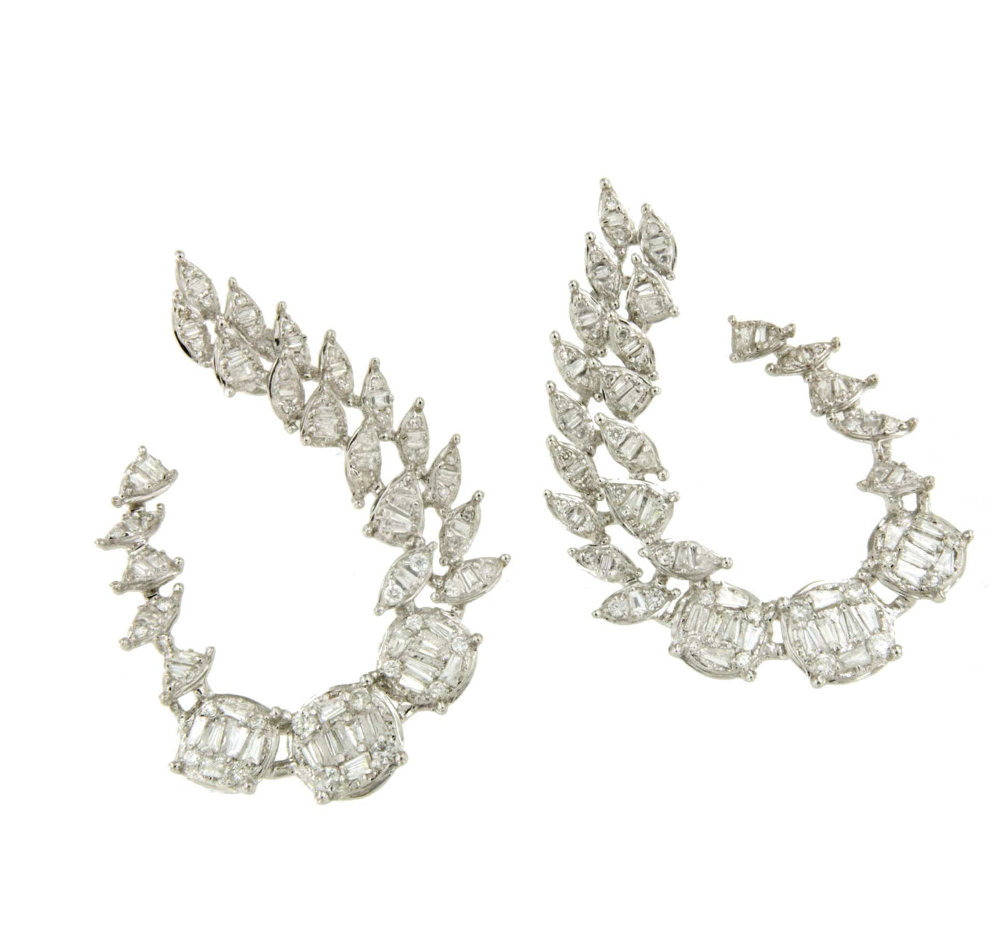 Pendiente AMOROSO en oro blanco 18 ktes brillantes y baguettes