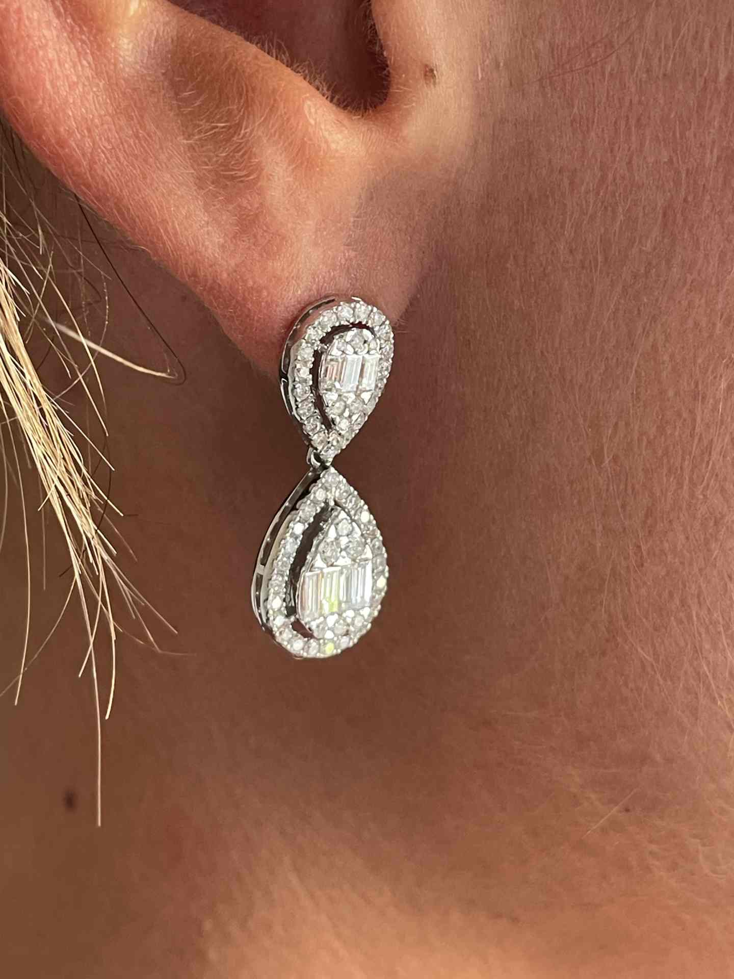 GARBOSO earring with baguettes and diamonds in 18k white gold