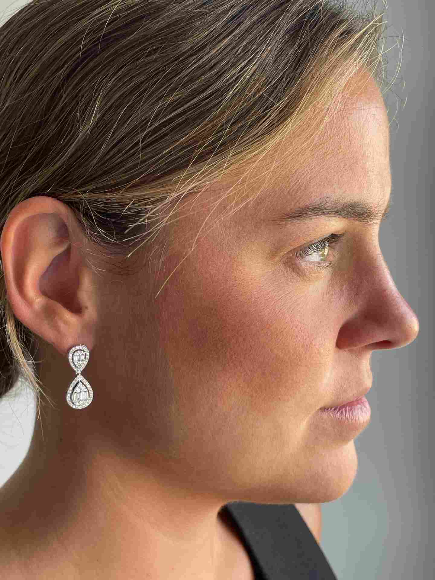 GARBOSO earring with baguettes and diamonds in 18k white gold