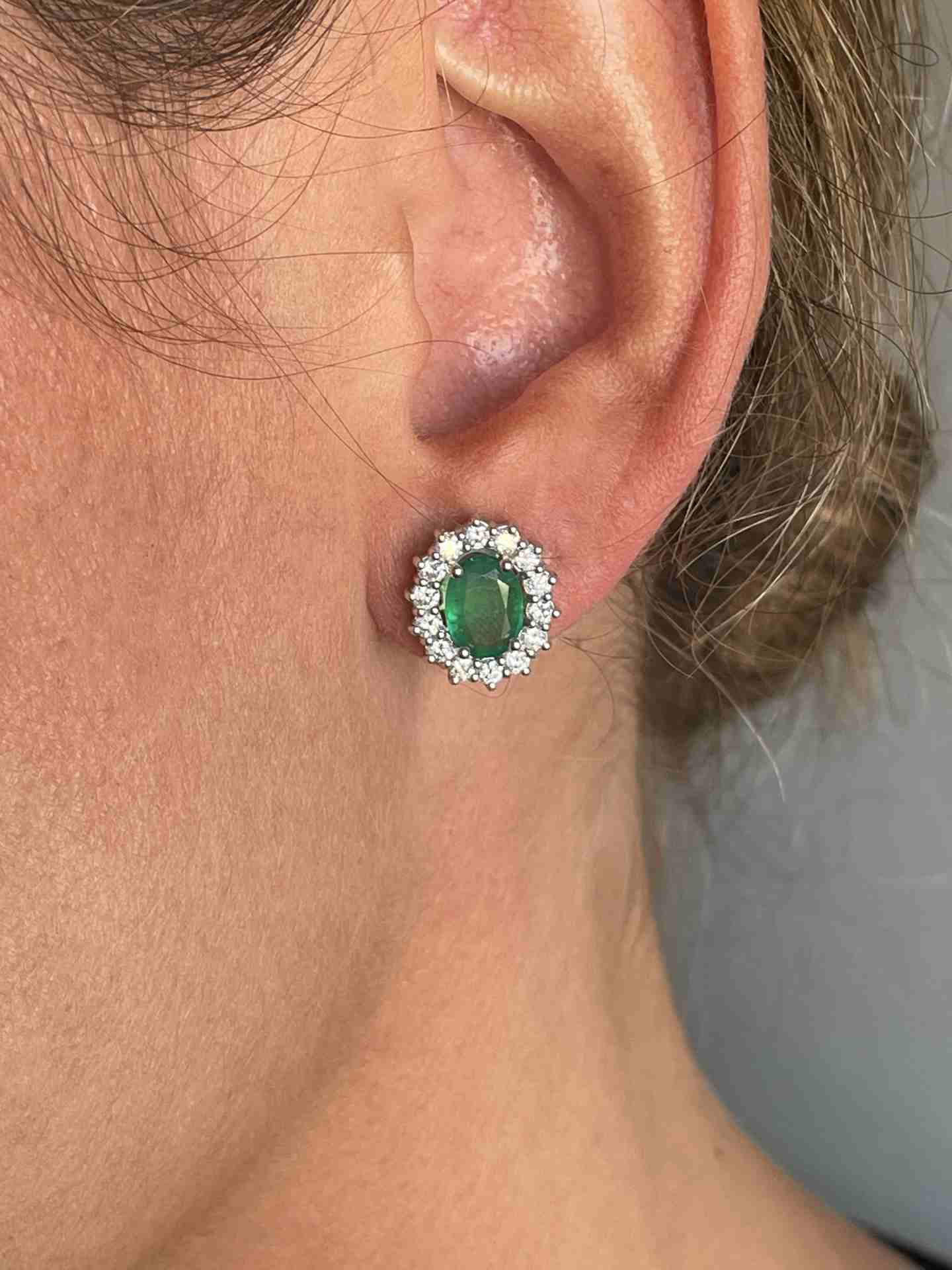 Caribbean emerald and diamond rosette pendant in white gold
