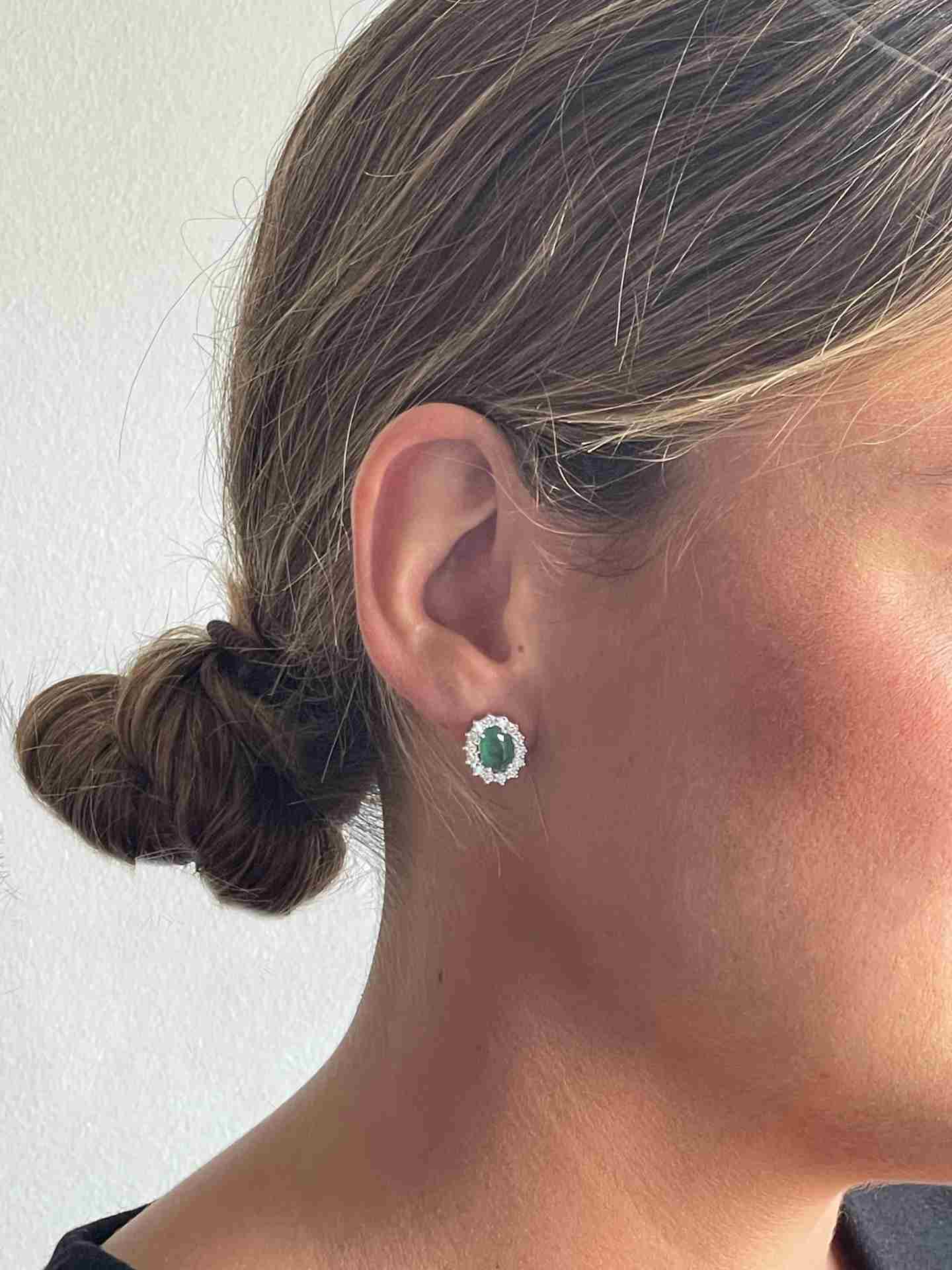 Caribbean emerald and diamond rosette pendant in white gold