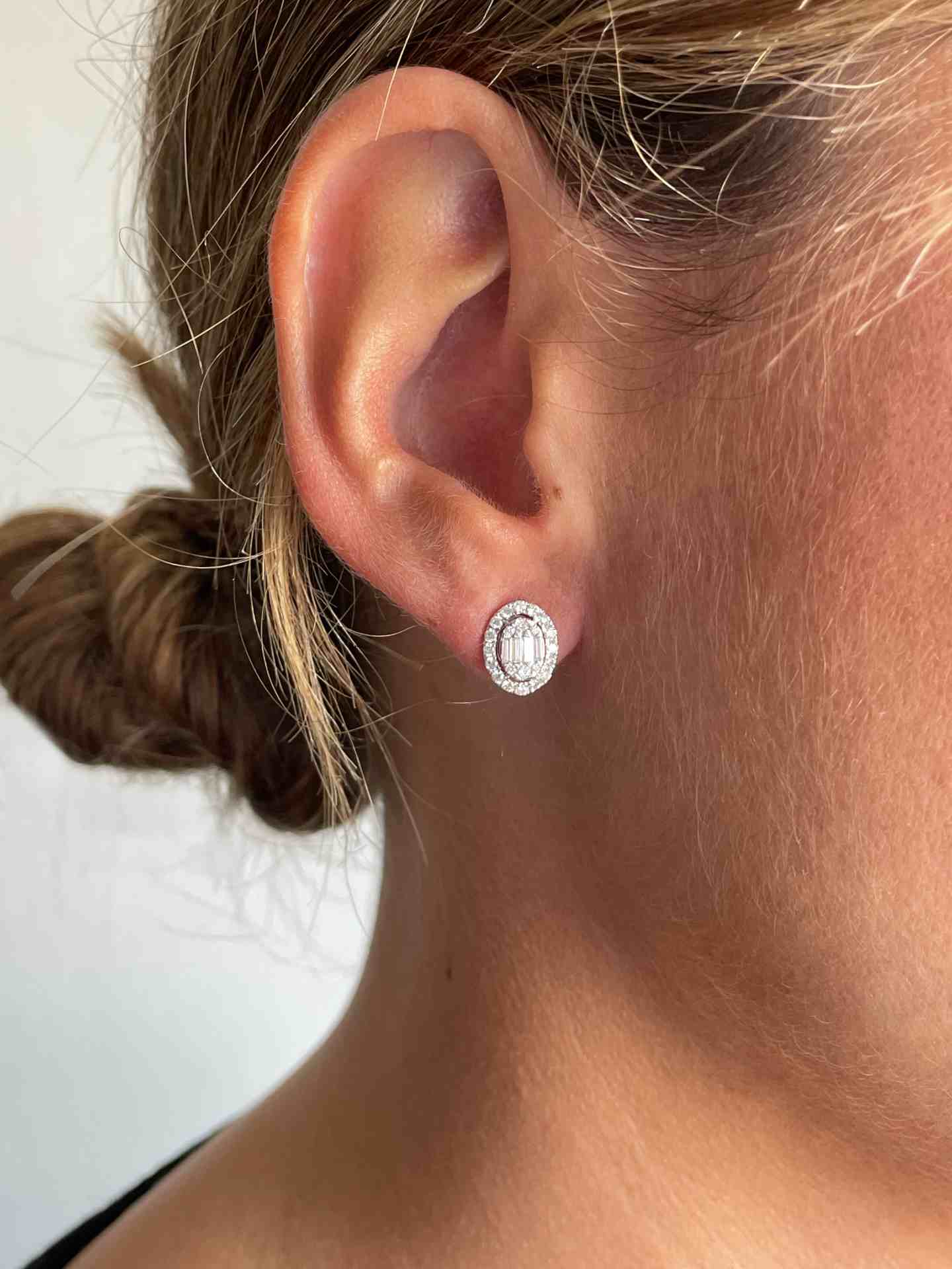 MOUSE earring in 18k white gold with diamonds and baguettes