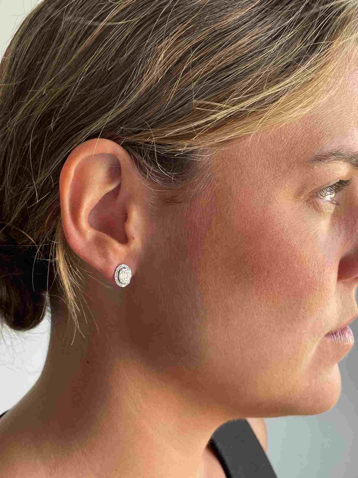 MOUSE earring in 18k white gold with diamonds and baguettes