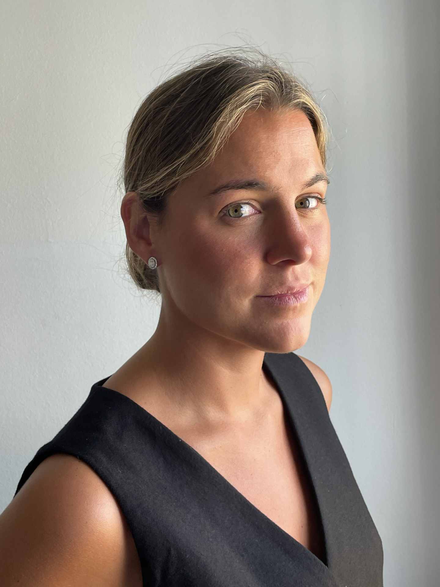 MOUSE earring in 18k white gold with diamonds and baguettes