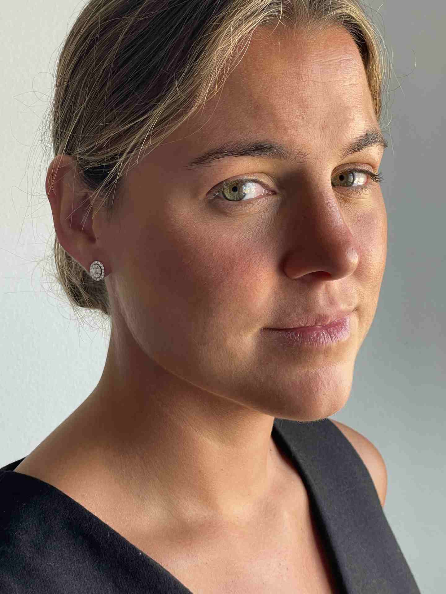 MOUSE earring in 18k white gold with diamonds and baguettes