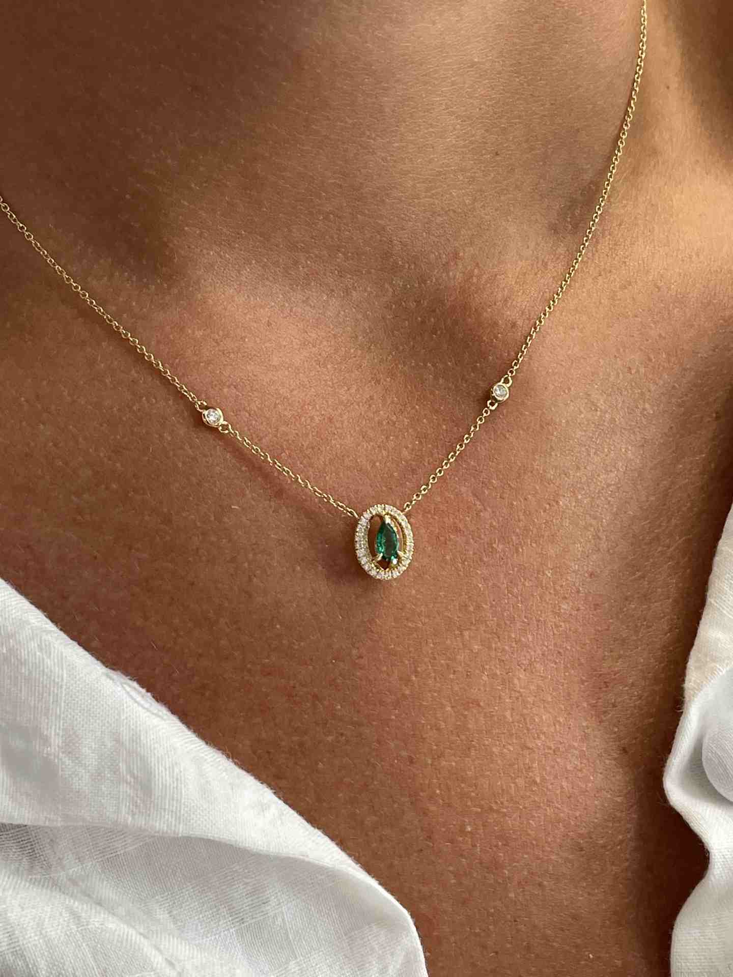 RENNES choker with 18k yellow gold emerald and diamond pendant