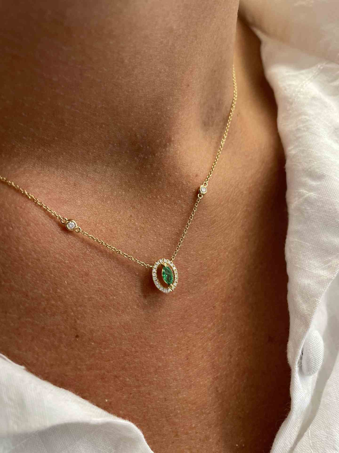 RENNES choker with 18k yellow gold emerald and diamond pendant