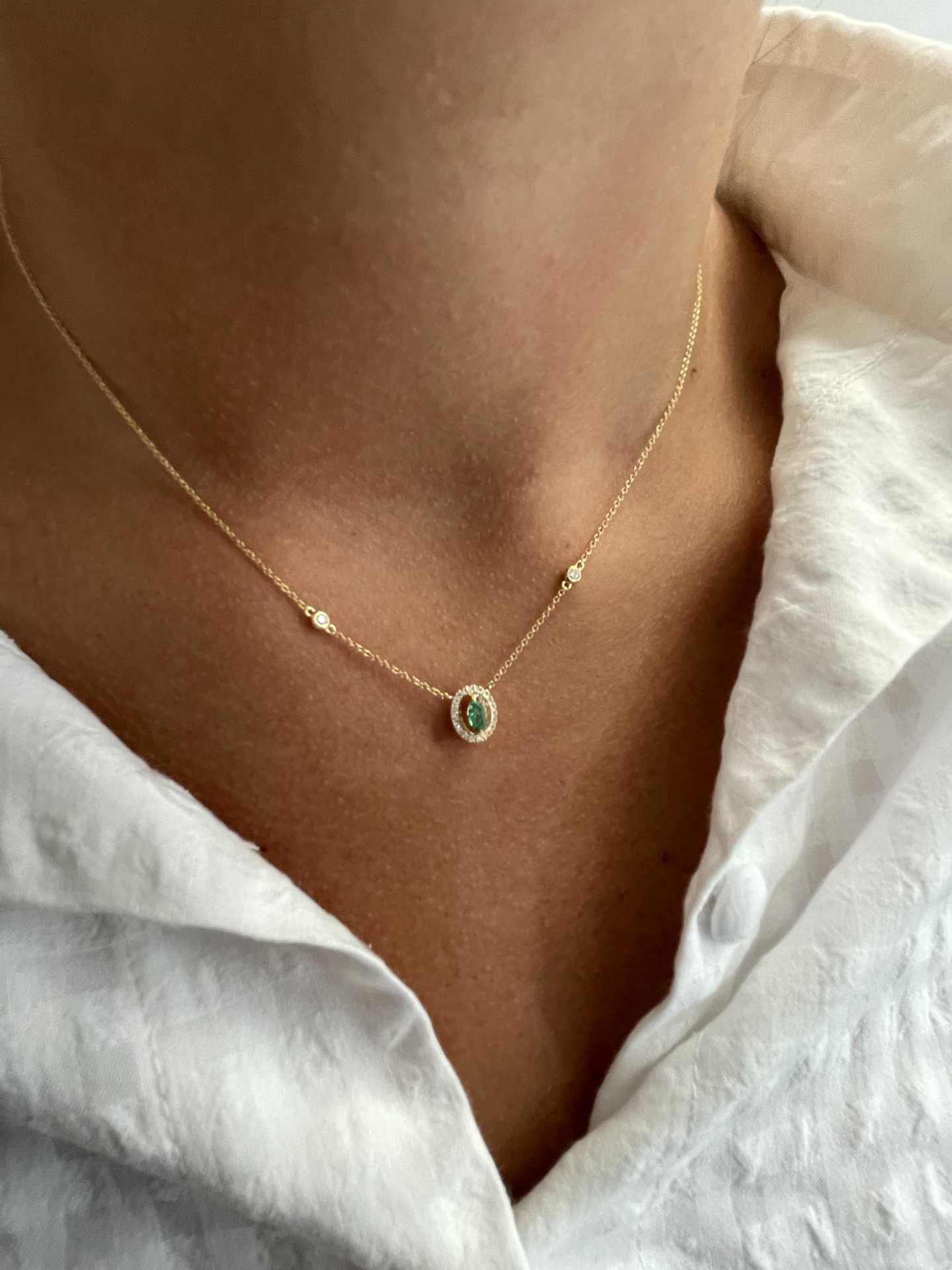 RENNES choker with 18k yellow gold emerald and diamond pendant