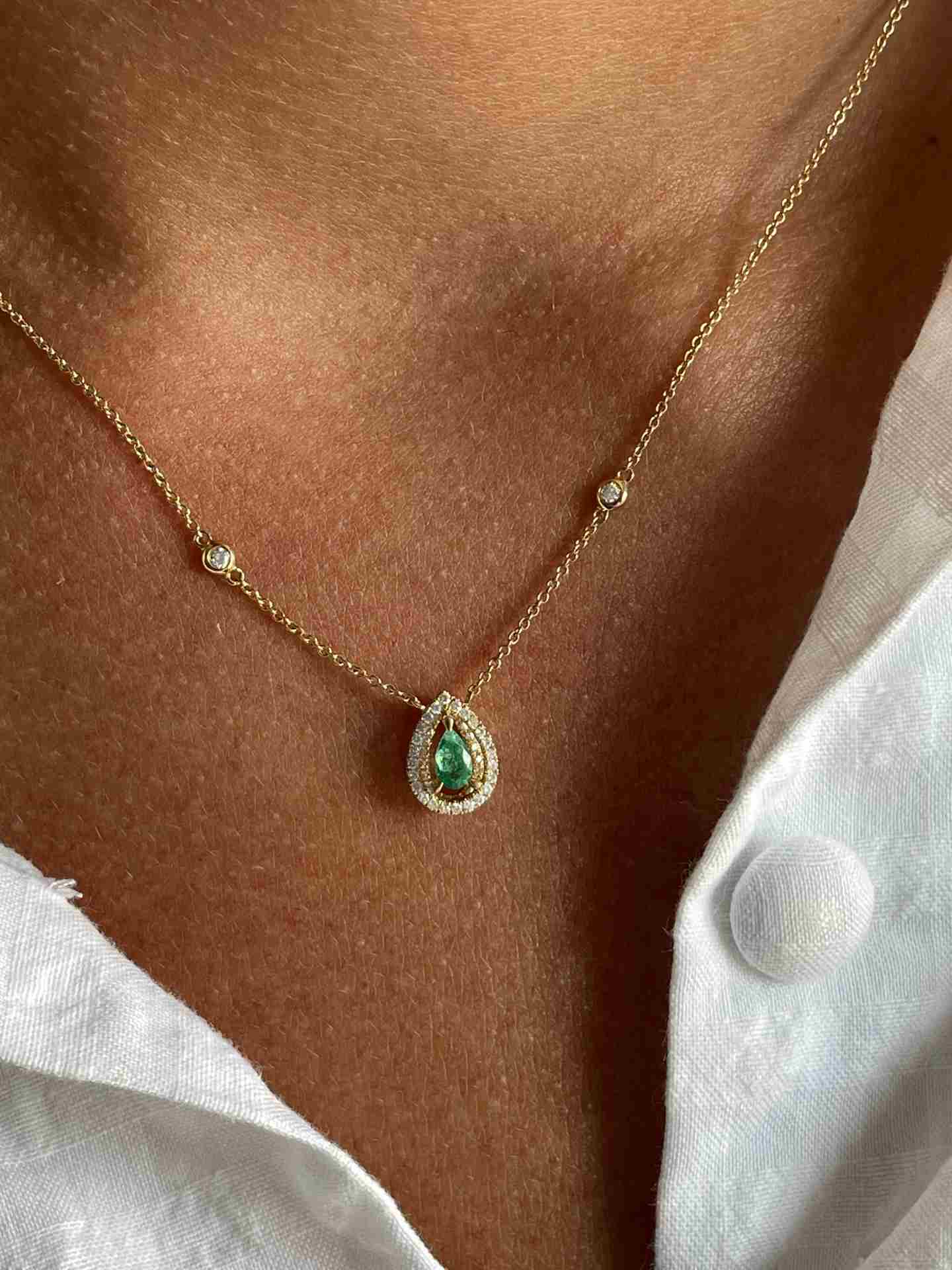 RENNES choker with 18k yellow gold emerald and diamond pendant