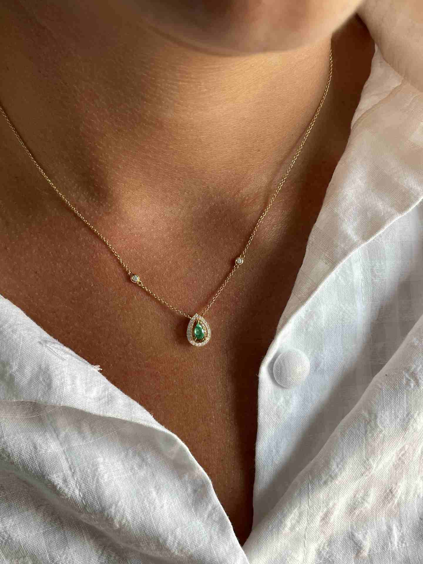 RENNES choker with 18k yellow gold emerald and diamond pendant