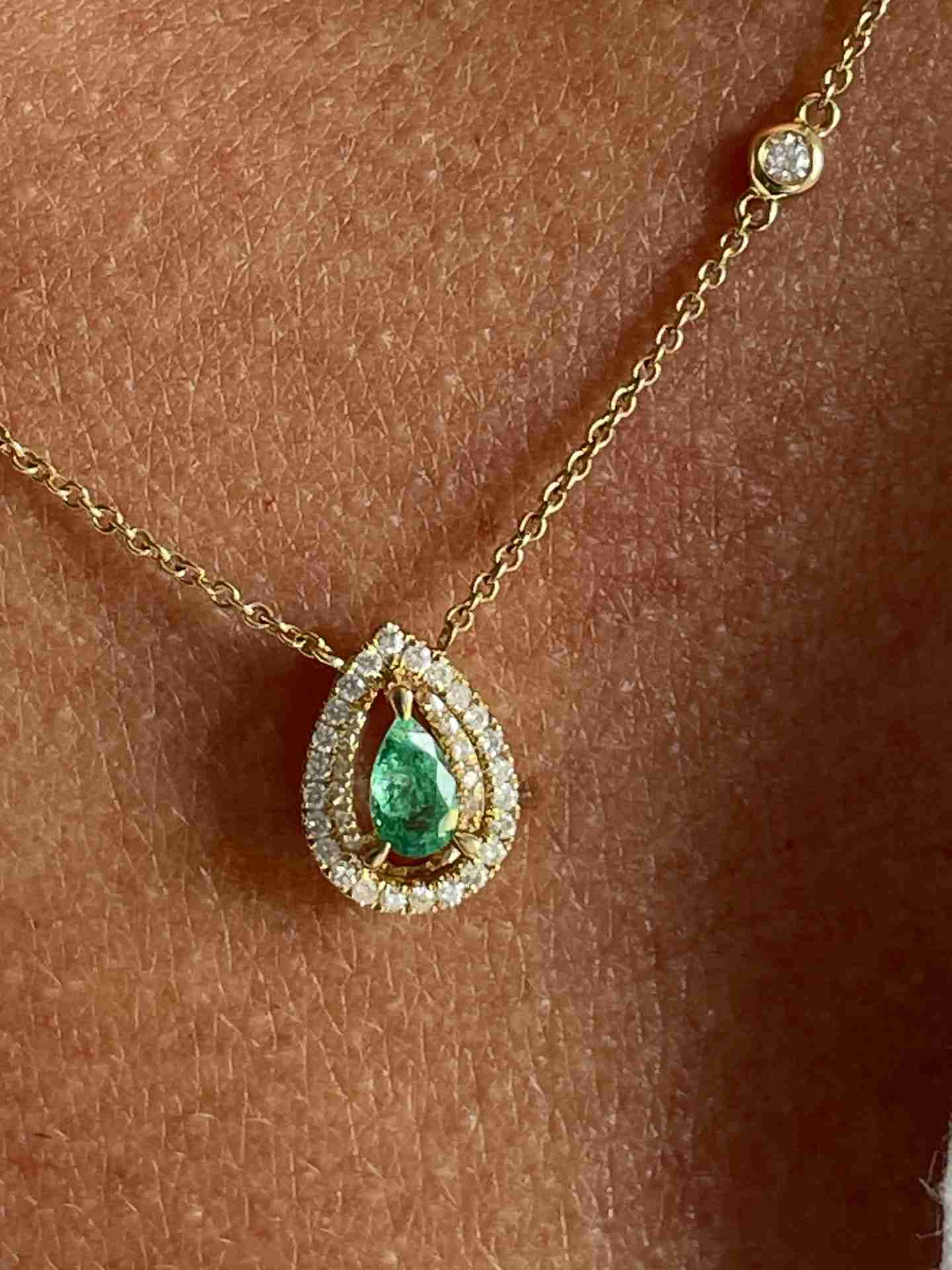 RENNES choker with 18k yellow gold emerald and diamond pendant
