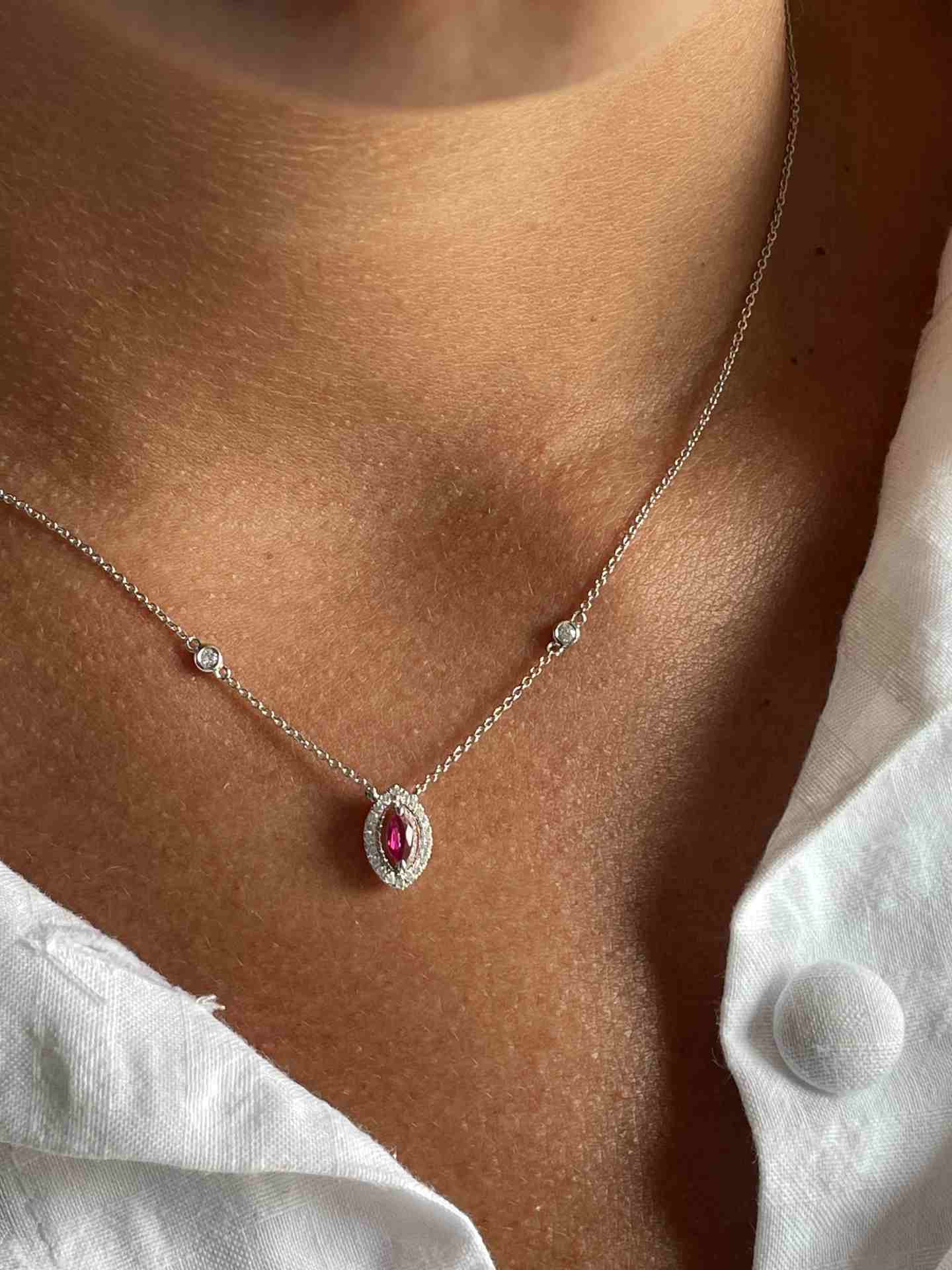 GRENOBLE choker with 18k white gold pendant, diamonds and stone