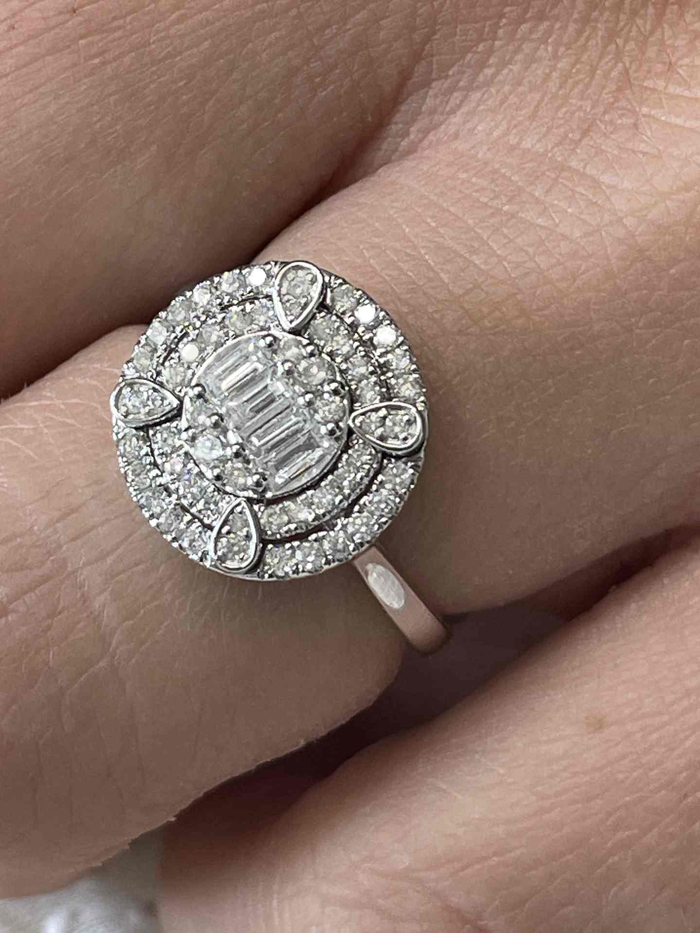 TOMASA ring with round center baguettes and diamonds in white gold