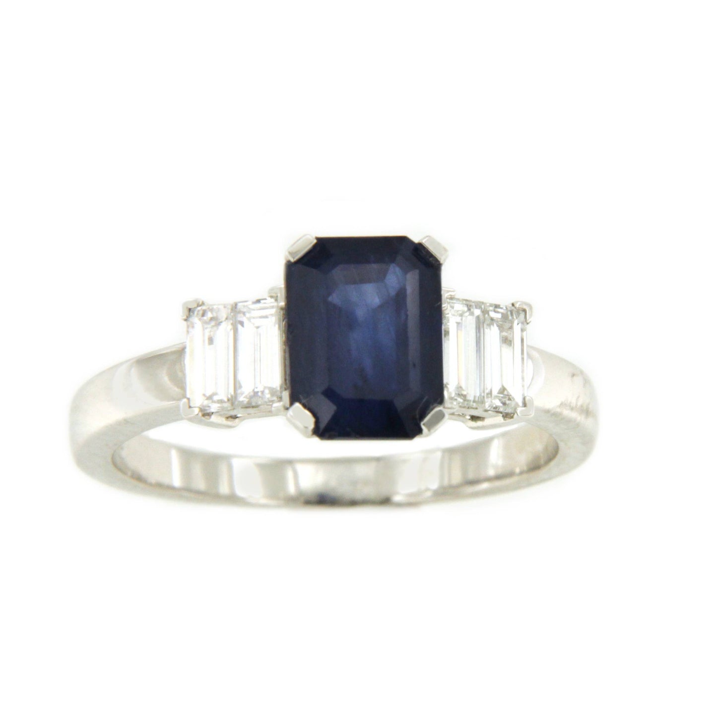 Anillo TALADOR en oro 18 ktes centro talla esmeralda con baguettes