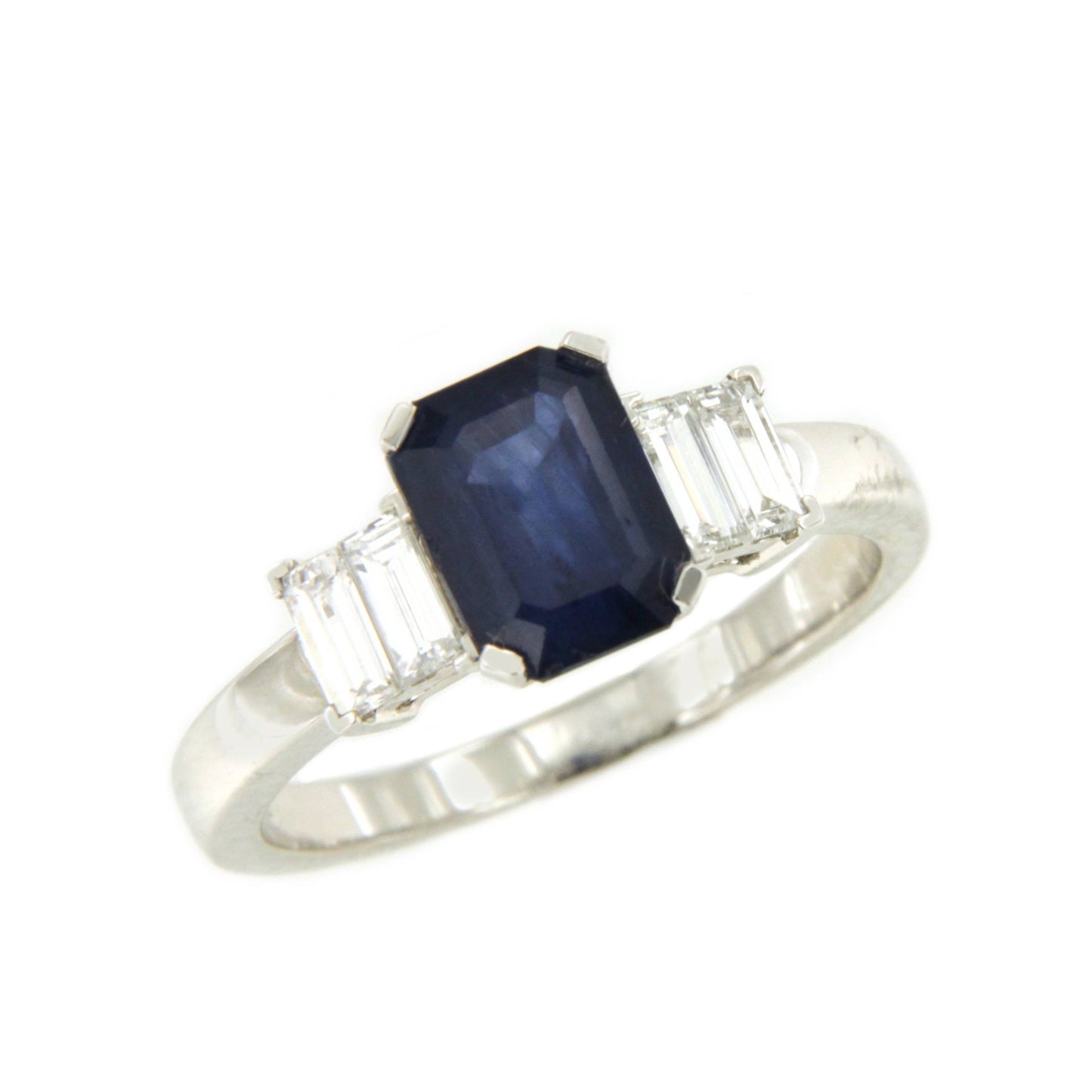 Anillo TALADOR en oro 18 ktes centro talla esmeralda con baguettes
