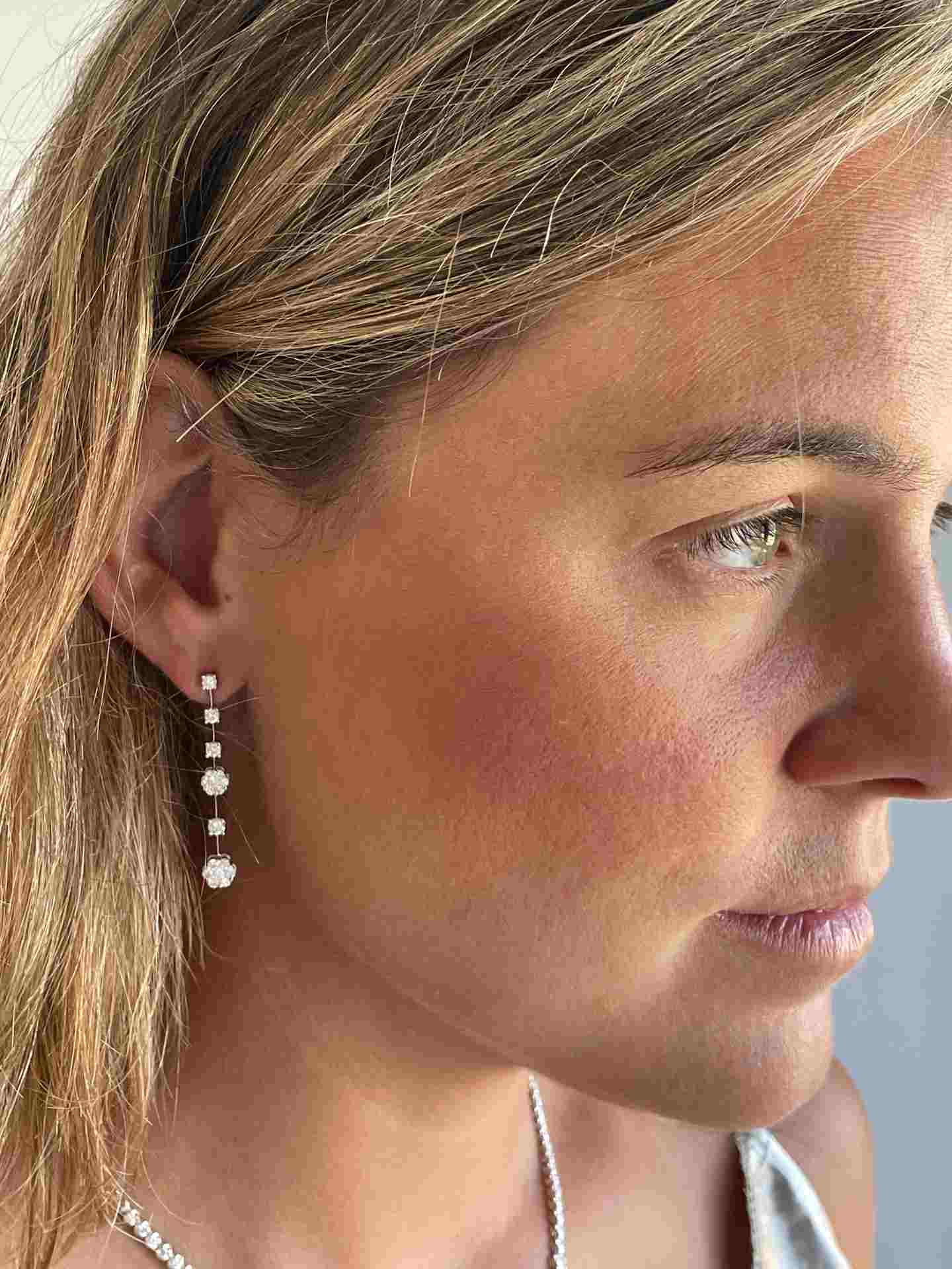 Long MACON earring with diamonds in 18k white gold