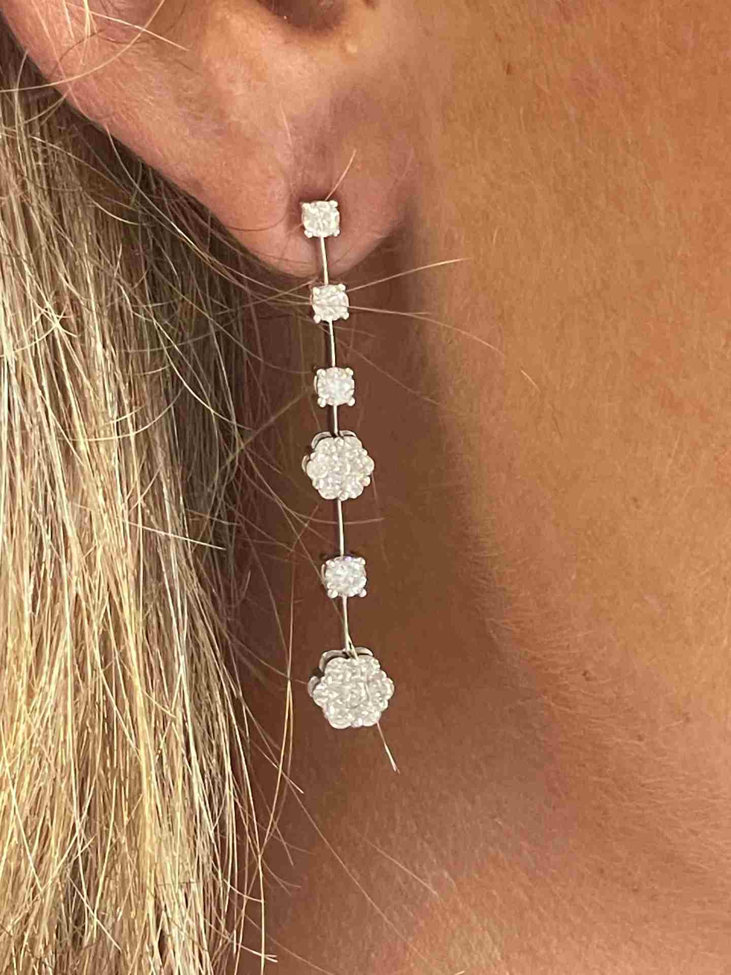 Long MACON earring with diamonds in 18k white gold