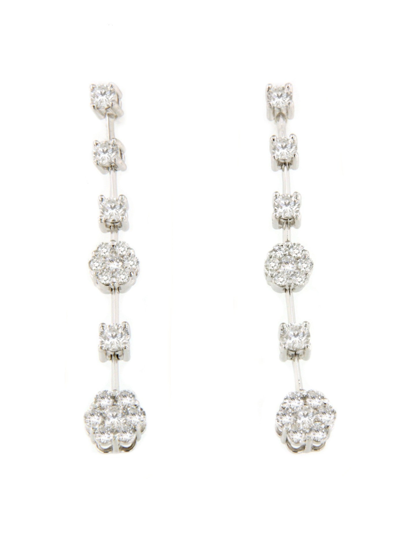 Long MACON earring with diamonds in 18k white gold