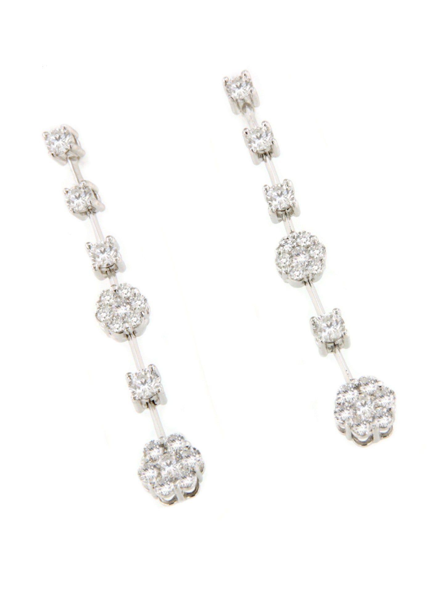 Long MACON earring with diamonds in 18k white gold