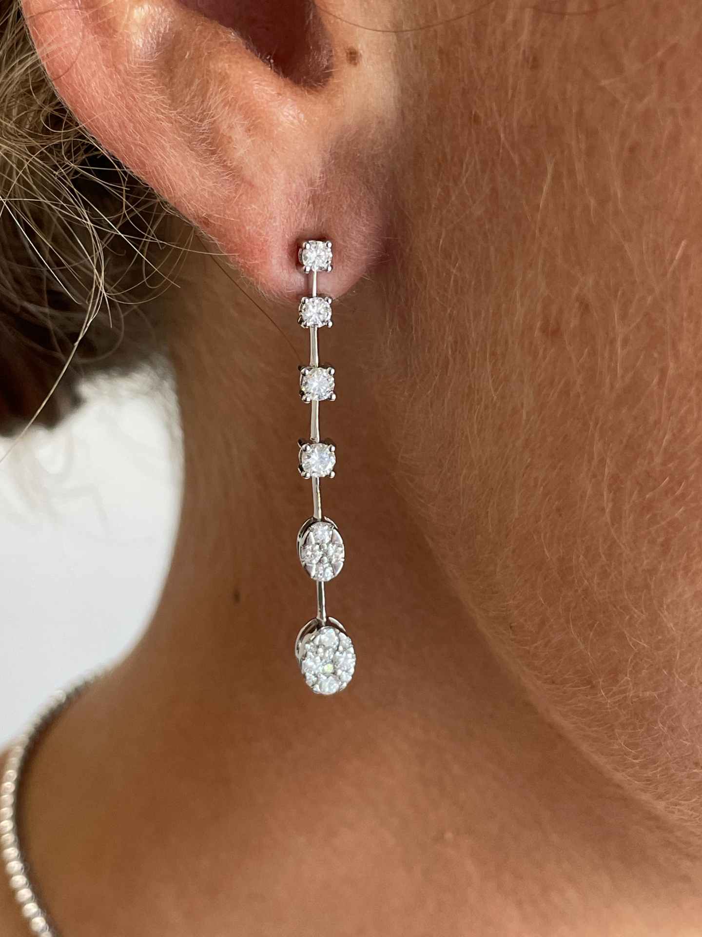 Long GAP earrings in 18-karat white gold with diamonds