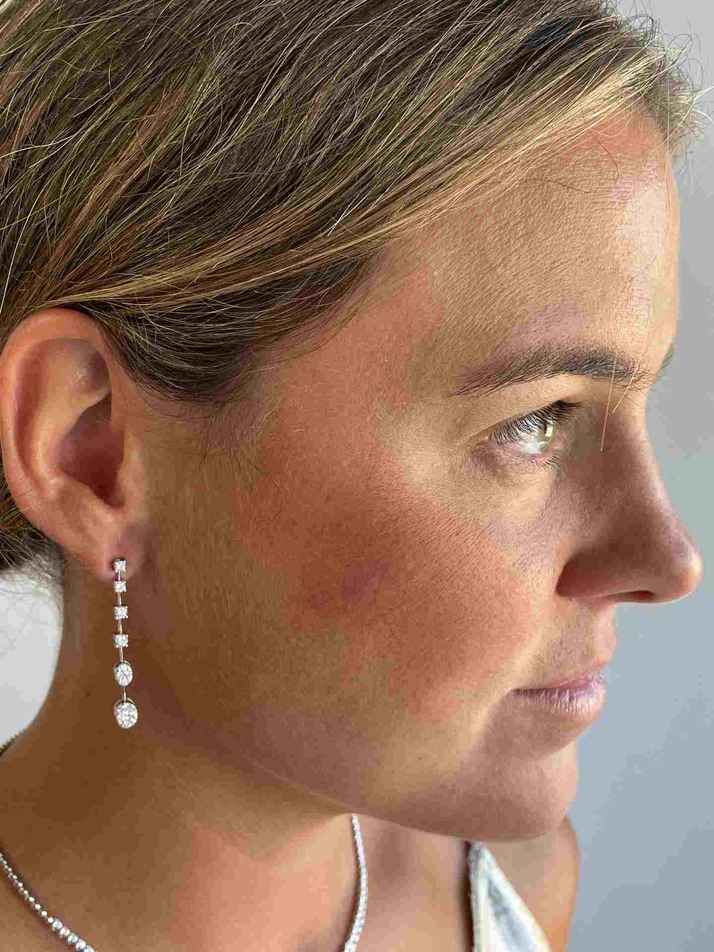 Long GAP earrings in 18-karat white gold with diamonds