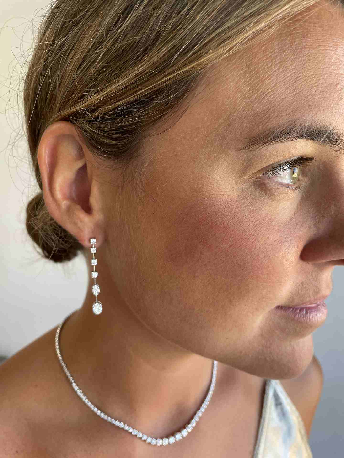 Long GAP earrings in 18-karat white gold with diamonds